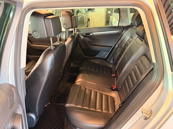 Volkswagen Passat 8 of 12