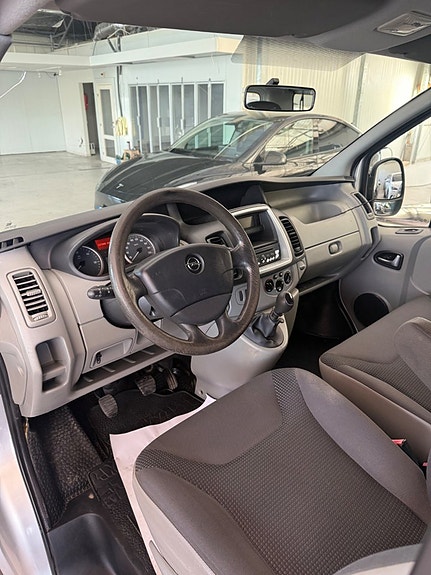Opel Vivaro 4 of 14