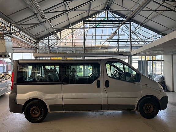 Opel Vivaro 13 of 14