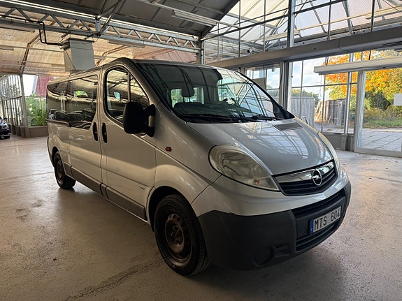 Opel Vivaro 12 of 14
