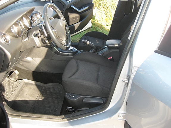 Peugeot 308 SW 9 of 14