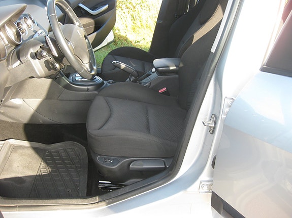 Peugeot 308 SW 11 of 14
