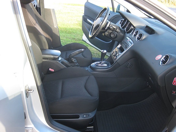 Peugeot 308 SW 10 of 14