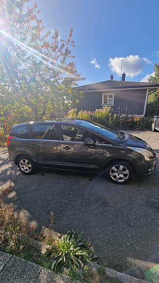 Peugeot 5008 2 of 12