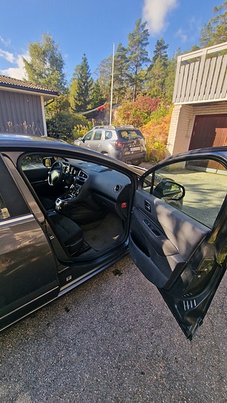 Peugeot 5008 8 of 12