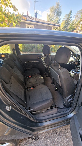 Peugeot 5008 9 of 12