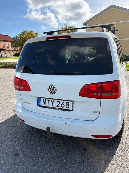 Volkswagen Touran 3 of 10