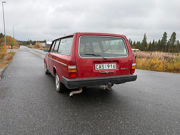 Volvo 245 2 of 5