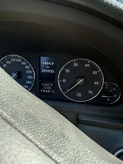 Mercedes-Benz C180 9 of 11
