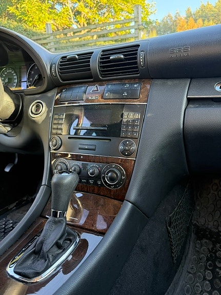 Mercedes-Benz C180 11 of 11