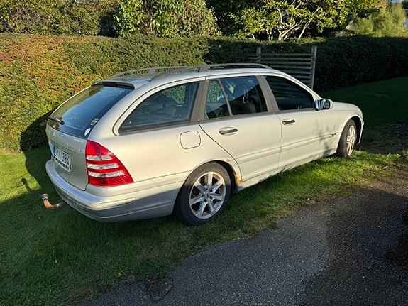 Mercedes-Benz C180 10 of 11