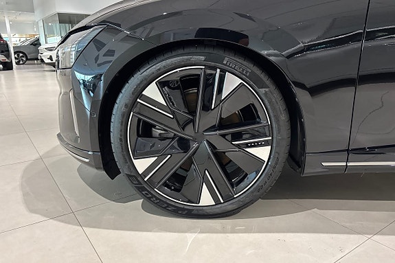 Volvo ES90 17 of 22