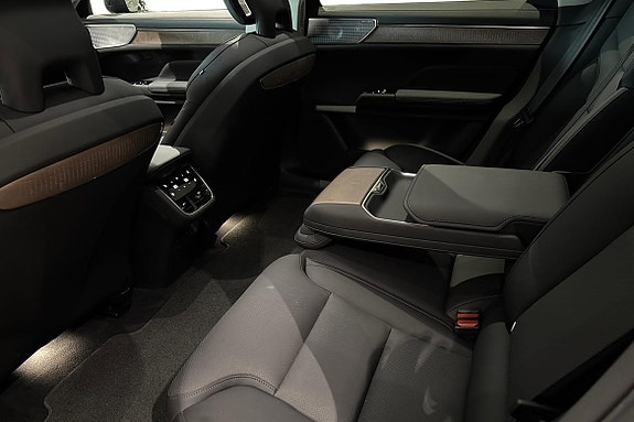 Volvo ES90 13 of 22