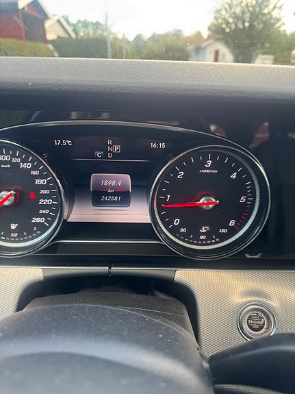 Mercedes-Benz E220 7 of 9