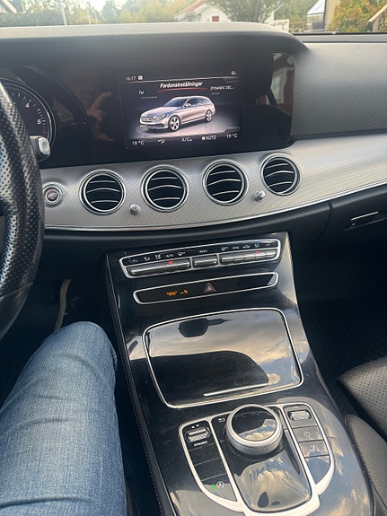Mercedes-Benz E220 8 of 9