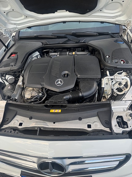 Mercedes-Benz E220 9 of 9