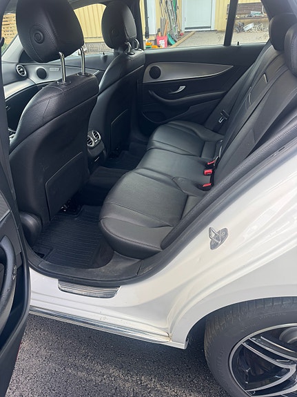 Mercedes-Benz E220 5 of 9