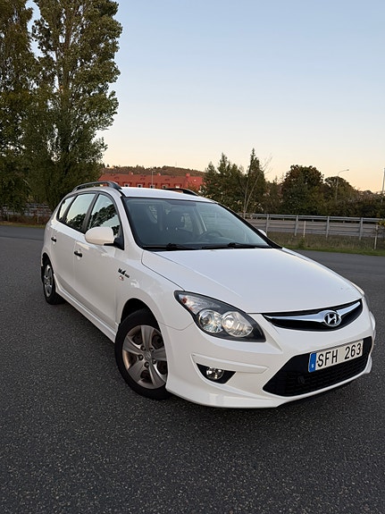 Hyundai i30 2 of 13