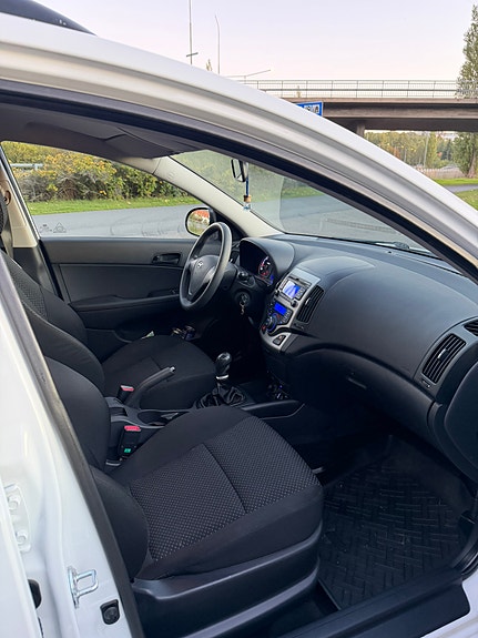 Hyundai i30 8 of 13