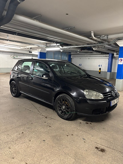 Volkswagen Golf V 9 of 14