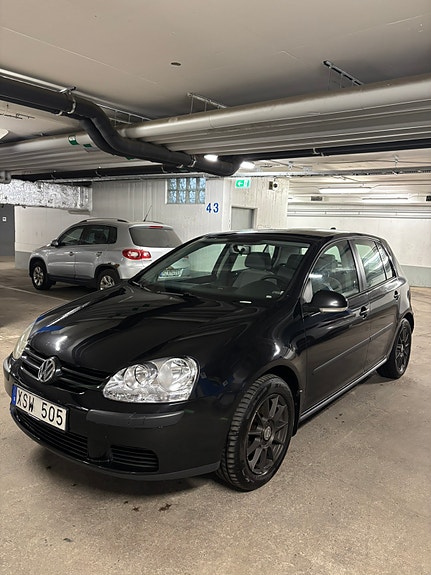 Volkswagen Golf V 2 of 14