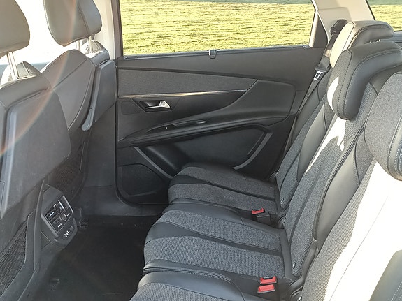Peugeot 5008 5 of 9