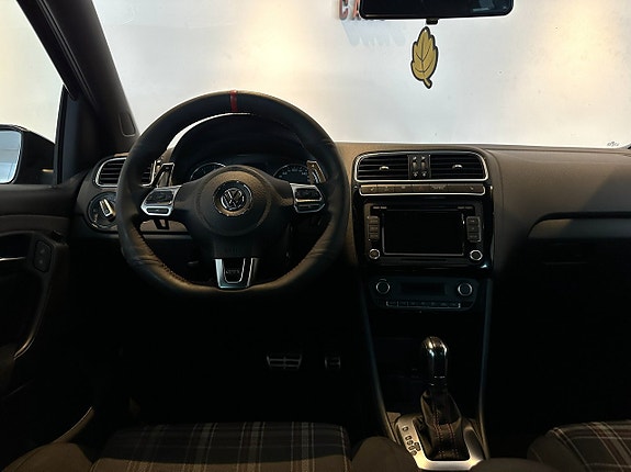 Volkswagen Polo 13 of 18