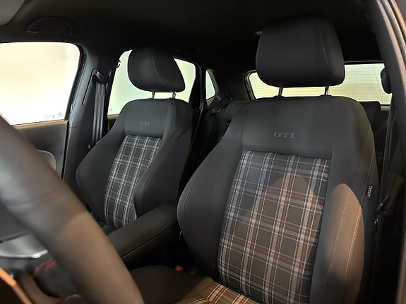 Volkswagen Polo 10 of 18