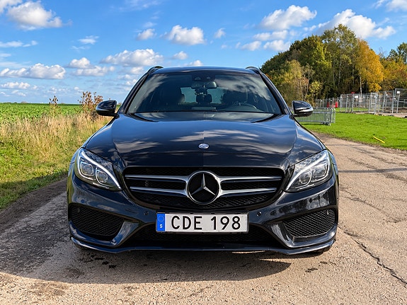 Mercedes-Benz C220 2 of 9