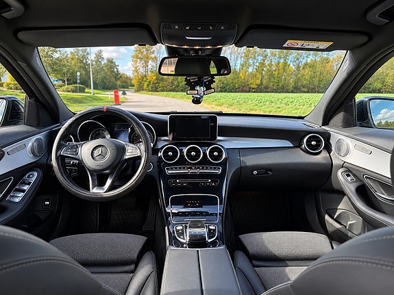 Mercedes-Benz C220 7 of 9