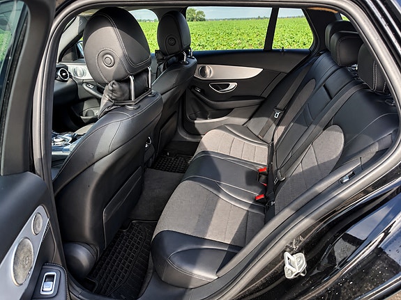 Mercedes-Benz C220 9 of 9