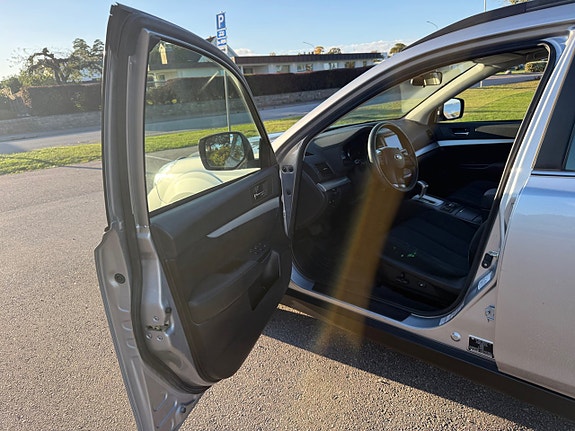Subaru Outback 9 of 15