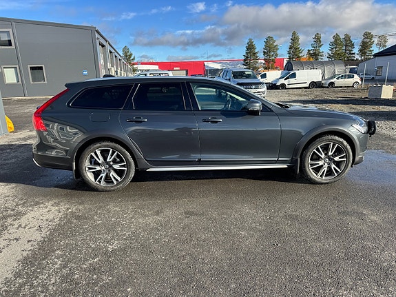 Volvo V90 Cross Country 6 of 22