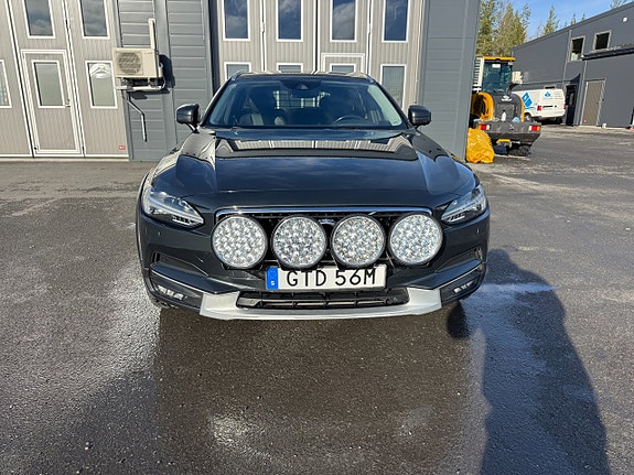 Volvo V90 Cross Country 8 of 22