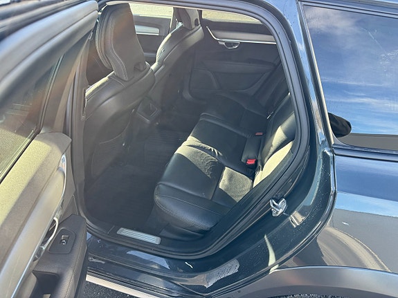 Volvo V90 Cross Country 10 of 22