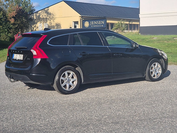 Volvo V60 3 of 12