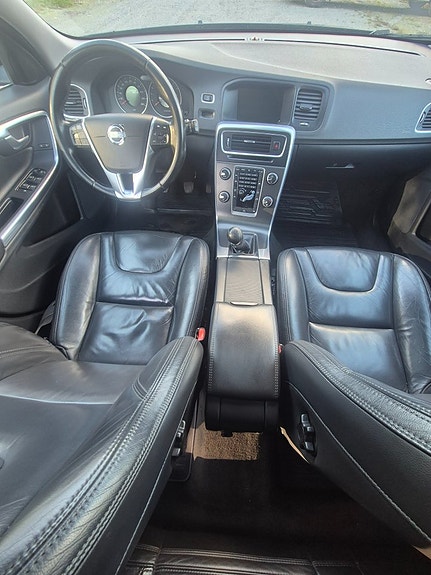 Volvo V60 8 of 12