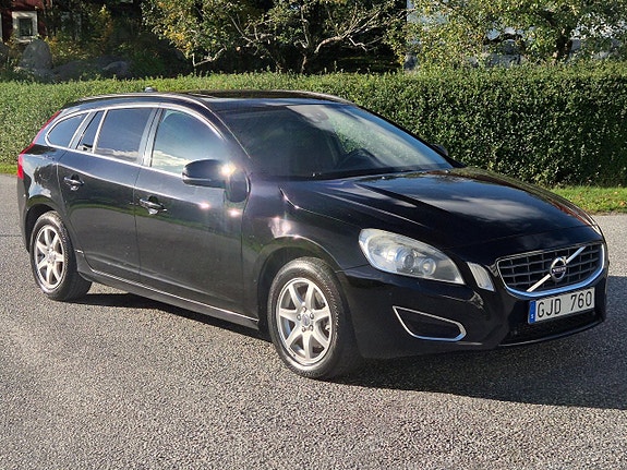 Volvo V60 2 of 12