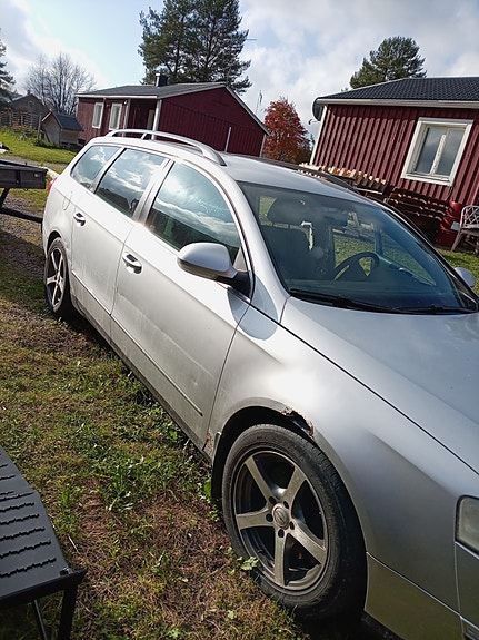 Volkswagen Passat 2 of 8