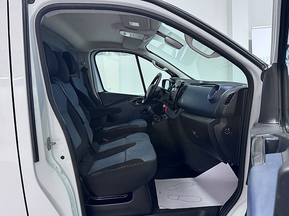 Opel Vivaro 12 of 20