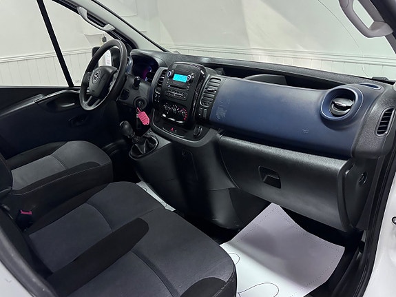 Opel Vivaro 13 of 20