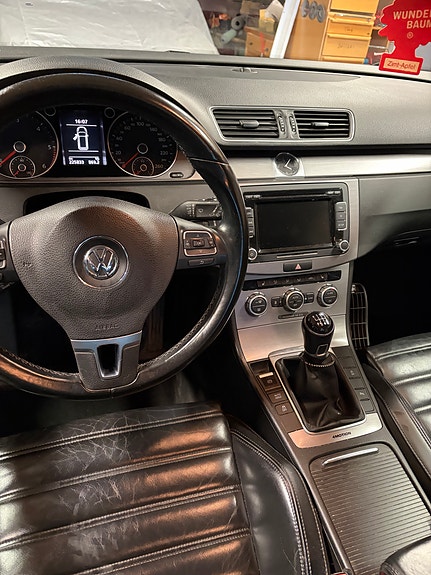 Volkswagen Passat 4 of 8