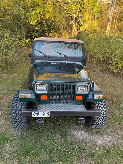 Jeep Wrangler 2 of 4