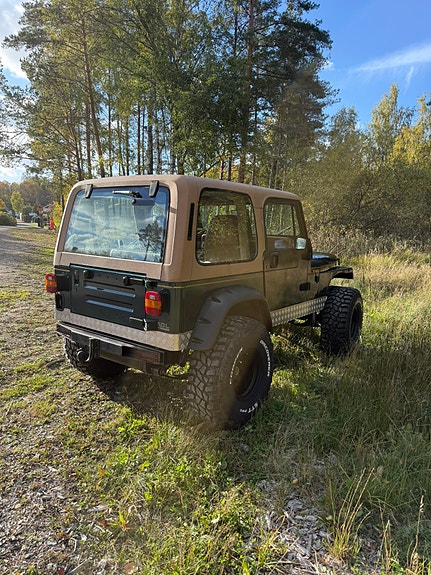 Jeep Wrangler 4 of 4