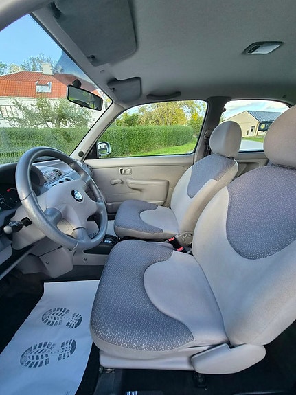 Nissan Micra 13 of 18