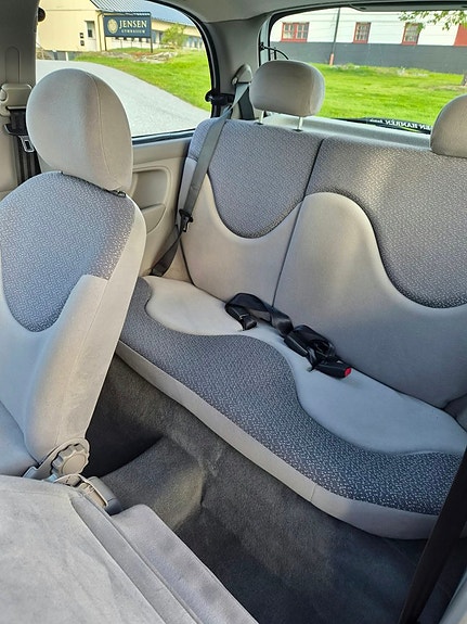 Nissan Micra 14 of 18
