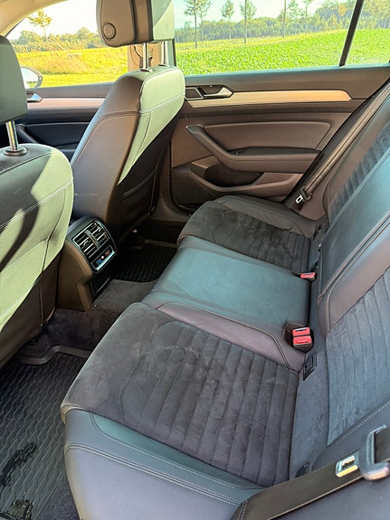 Volkswagen Passat 23 of 28