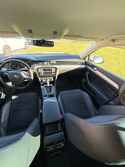 Volkswagen Passat 13 of 28