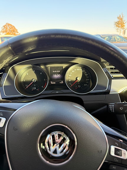 Volkswagen Passat 7 of 28