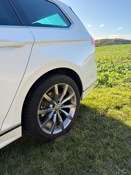 Volkswagen Passat 19 of 28